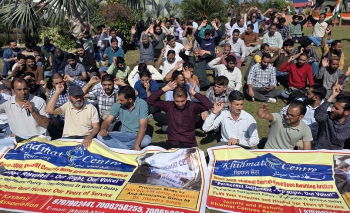 Khidmat Centre operators of J&K Bank staging protest dharna in Jammu on Friday. -Excelsior/Rakesh