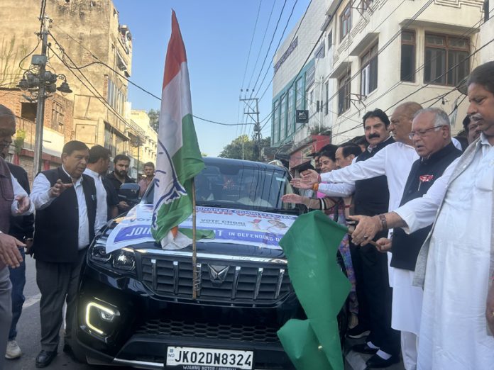PCC chief TH Karra, flanked by other leaders flags off vehicle carrying signatures to AICC office Delhi on Saturday. -Excelsior/Rakesh PCC chief TH Karra, flanked by other leaders flags off vehicle carrying signatures to AICC office Delhi on Saturday. -Excelsior/Rakesh