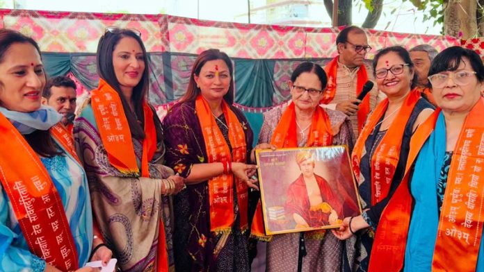 Rekha Mahajan felicitating Santosh Gupta and the family members during a function in Jammu. Rekha Mahajan felicitating Santosh Gupta and the family members during a function in Jammu.