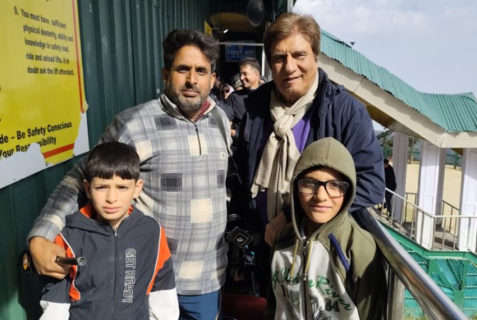 Actor Raj Babbar at tourist resort Kongdori Gulmarg on Wednesday. —Excelsior/Aabid Nabi