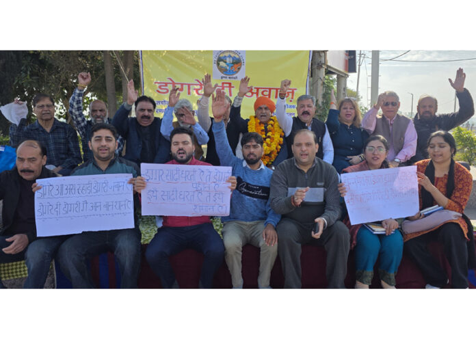 Poet Randheer Singh Raipuria and other prominent personalities sitting on hunger strike near Maharaja Hari Singh statue on the banks of the Tawi River in Jammu. — Excelsior/Rakesh