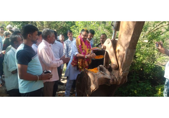 MLA R S Pathania starting construction work on the Banu–Bilaspur Road in Udhampur East constituency. MLA R S Pathania starting construction work on the Banu–Bilaspur Road in Udhampur East constituency.