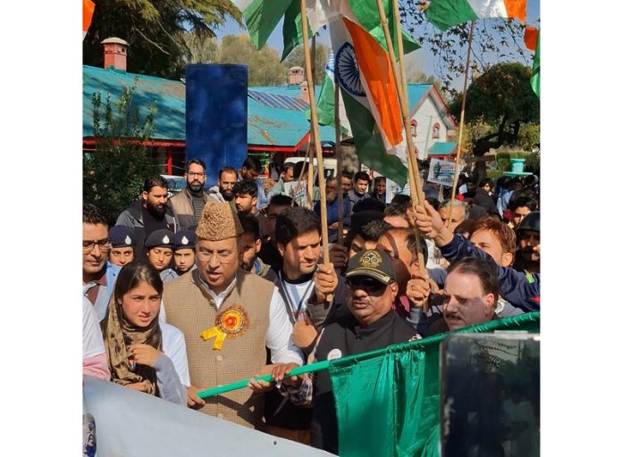 MP Gulam Ali Khatana flagging off “My Bharat – Ek Bharat Aatmanirbhar Bharat” Unity March in Anantnag.