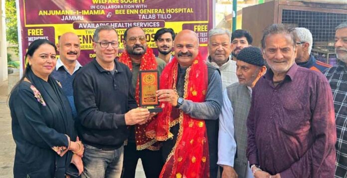 MLA Yudhvir Sethi being honoured during a medical camp at Peer Mitha, Jammu. MLA Yudhvir Sethi being honoured during a medical camp at Peer Mitha, Jammu.