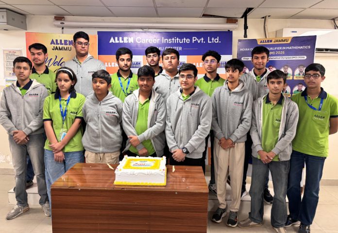 Students of Allen Centre posing for a group photograph at Jammu.