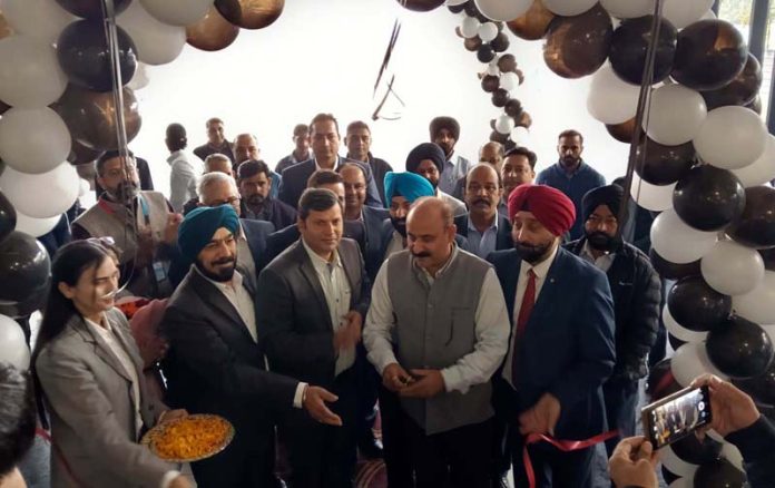 Ashok Gupta, General Manager, J&K Bank inaugurating new workshop of NEXA 2S in Jammu. Ashok Gupta, General Manager, J&K Bank inaugurating new workshop of NEXA 2S in Jammu.