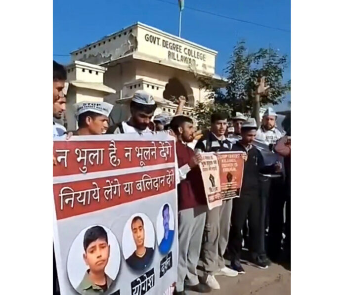 People protesting at Billawar against Ishu Nullah Triple murder case on Wednesday. -Excelsior/Pardeep