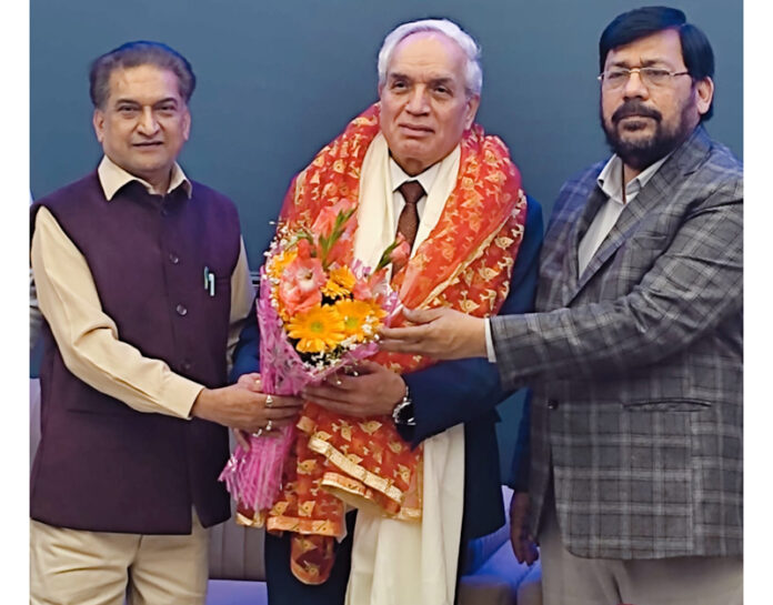 Balbir Ram Rattan felicitating Sat Paul during event at Jalandhar.