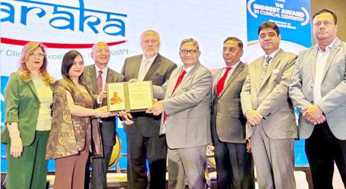 Dr Prashansa Sharma receiving National IDA Charaka Award.