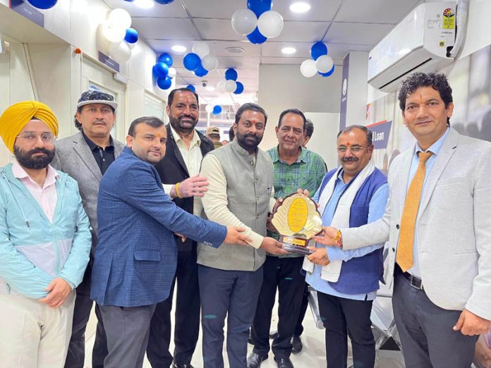 MLA Vikram Randhawa and others during inauguration of IIFL branch at Sainik Colony, Jammu.