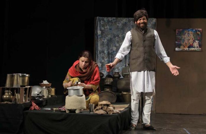 Janak Khajuria as Sakharam and Renu Sharma as Laxmi in the play 'Sakharam Binder'presented by Aazaad Parindey Kala Manch at Abhinav Theatre on Saturday. Janak Khajuria as Sakharam and Renu Sharma as Laxmi in the play 'Sakharam Binder'presented by Aazaad Parindey Kala Manch at Abhinav Theatre on Saturday.