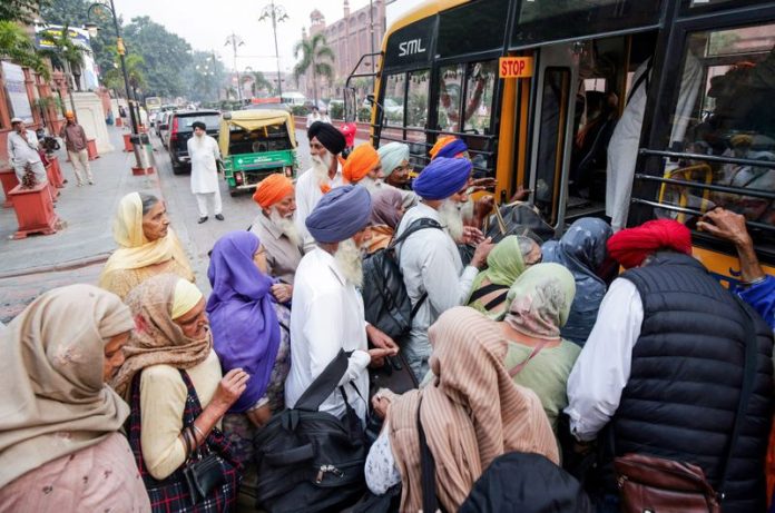 'Pak officials told us you are Hindu, you can't go with Sikh jatha', says Hindu pilgrim 'Pak officials told us you are Hindu, you can't go with Sikh jatha', says Hindu pilgrim