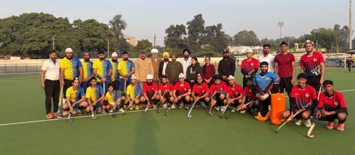 Players posing along with dignitaries. Players posing along with dignitaries.