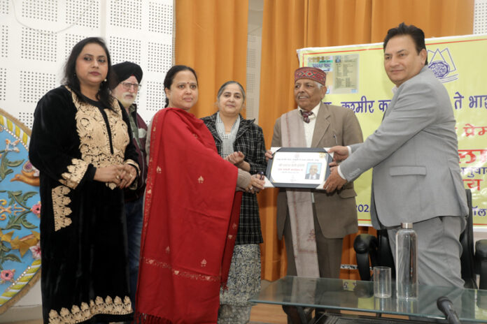 Harvinder Kour, Secretary JKAACL felicitating Prakash Premi during a function in Jammu.