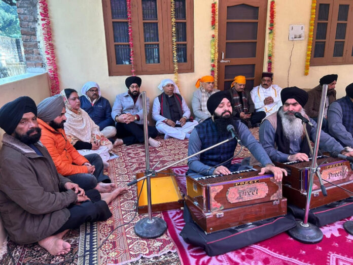 A Ragi Jatha rendering Shabad Kirtan at Gurudwara Yaadgaar Mahant Bachitar Singh, Bahu Fort, Jammu on Veer Bal Diwas.