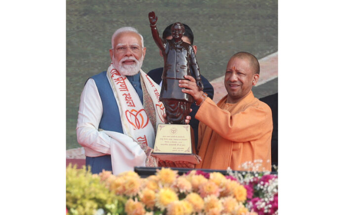 Prime Minister Narendra Modi being presented a memento by Uttar Pradesh Chief Minister Yogi Adityanath during the inauguration of Rashtra Prerna Sthal in Lucknow on Thursday. (UNI)
