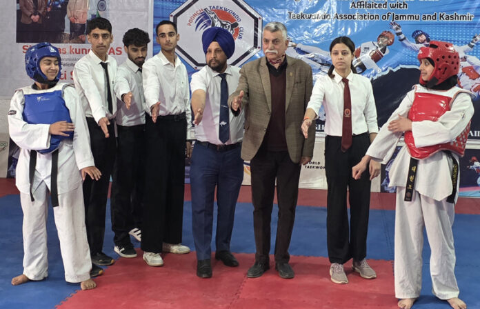 Athletes posing along with dignitaries and referees in Poonch.