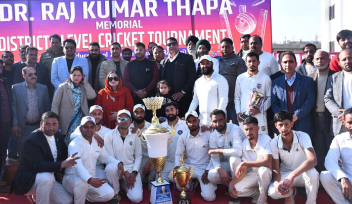 Dignitaries posing along with winning team during prize distribution ceremony. Dignitaries posing along with winning team during prize distribution ceremony.
