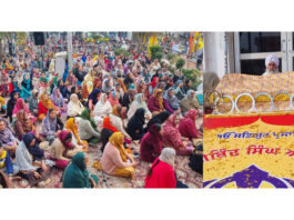 Devotees offering prayer to mark 359th Parkash Purab of Guru Gobind Singh Ji at Digiana Ashram in Jammu on Saturday. -Excelsior/Rakesh