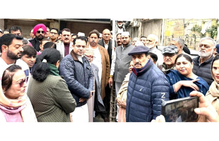 Cong leaders and workers celebrating Foundation Day in Jammu.