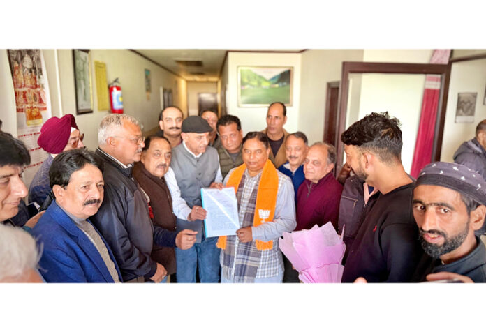 Delegation of Ward 35, 36 and 37 handing over a memorandum to BJP president and MP (RS), Sat Sharma at Jammu .