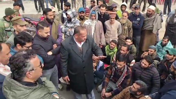 People protesting in Kotranka area of Rajouri on Tuesday. -Excelsior/Imran