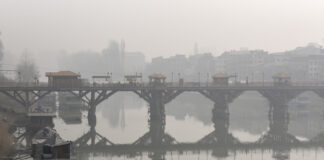 Biting Cold Grips Kashmir, Mercury Below Freezing Point In Several Areas