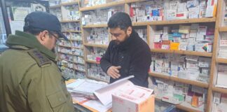 Srinagar Police Intensifies Vigilance, Conducts Surprise Inspections Across City’s Medical Shops
