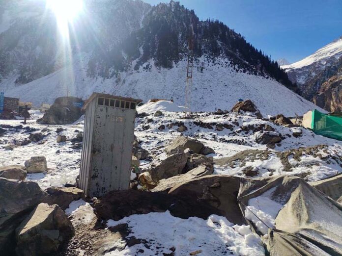 A view of snow at Baltal on Sunday. -Excelsior/Firdous