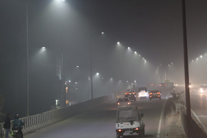 Jammu under thick fog on Friday. — Excelsior/Rakesh Jammu under thick fog on Friday. — Excelsior/Rakesh