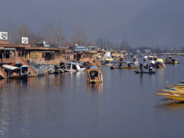 Amid 40 days of Chillai Kalan, tourists enjoy rare sunny weather in Srinagar. -Excelsior/Shakeel