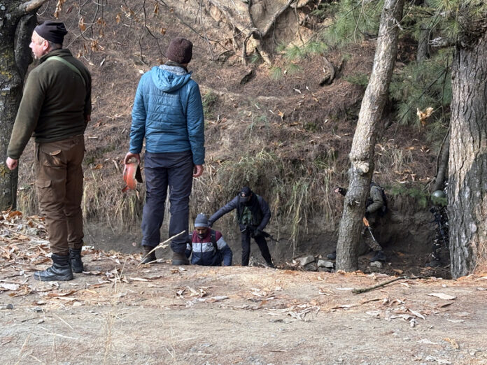 NIA sleuths and police personnel during searches at Hutmurah forest in Anantnag on Tuesday. -Excelsior/Sajad Dar