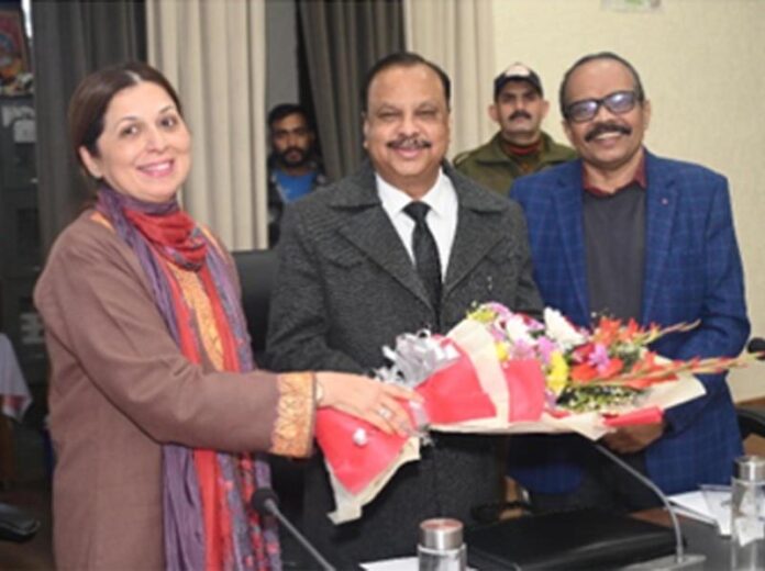 Cluster University VCs at workshop by CLUJ.