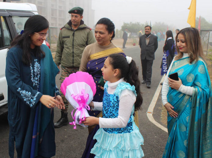 Student presenting bouquet to DC Samba Ayushi Sudan.