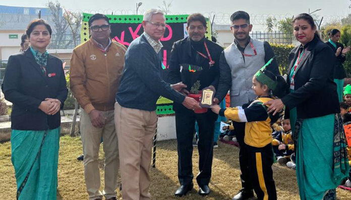 Dignitaries presenting award to student during a programme.