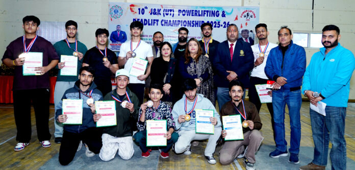 Lifters posing along with dignitaries during prize distribution ceremony.