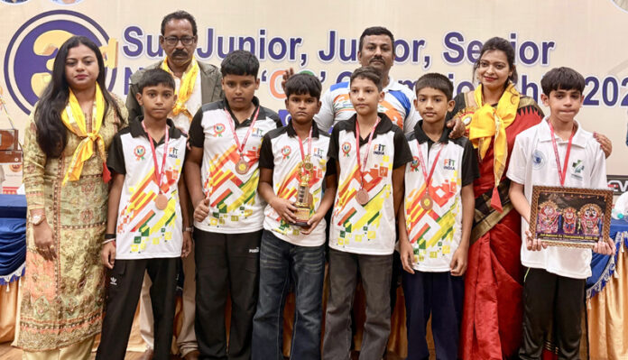 J&K Players posing along with dignitaries.