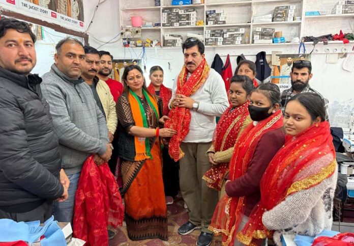 BJP vice president and Prabhari Samba district, Rekha Mahajan honouring Ravi Sharma proprietor of Jayesh Angile Wear at Jammu on Tuesday.