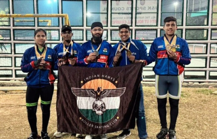 Medal Winners posing along with medals.