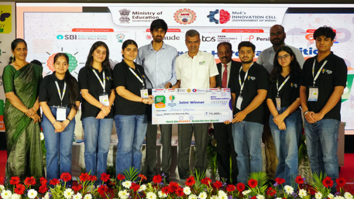 Winning team receiving cheque from dignitary during programme.