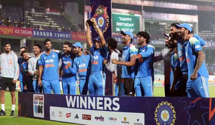 Indian Cricket team holding trophy after clinching ODI series against SA by 2-1 on Saturday.