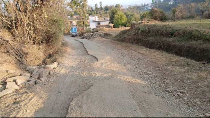 Deplorable condition of Dhanoure-Dhindian stretch on Rajouri-BGSBU Road.