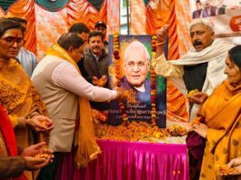 BJP JK UT president and MP Rajya Sabha, Sat Sharma along with MLA Kathua, Dr Bharat Bhushan and other party leaders paying floral tribute to former PM, Atal Behari Vajpayee on his 101st birthday at Kathua on Thursday