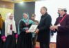 Students presenting a memento to LG Kavinder Gupta in Leh.