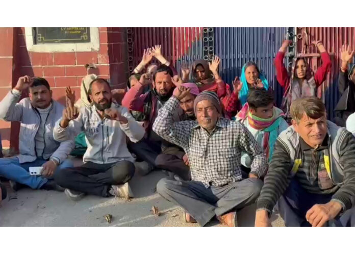 Family members and relatives of deceased Bhim Singh protesting outside SSP office at Udhampur.