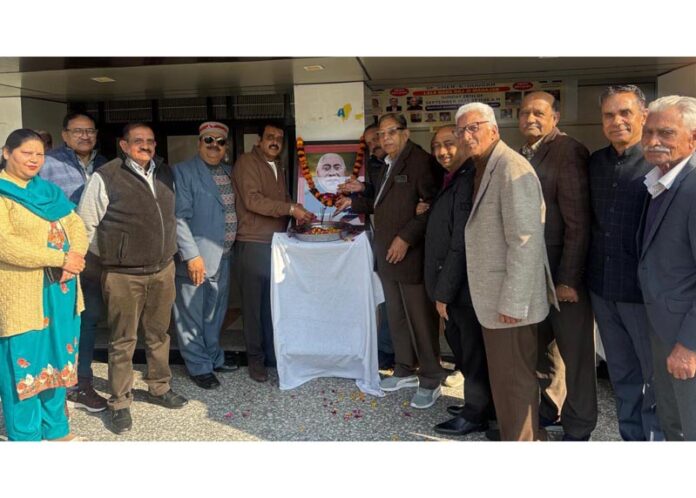Members of Jammu Central Mahajan Sabha paying tribute to Justice Mehar Chand Mahajan in Jammu.
