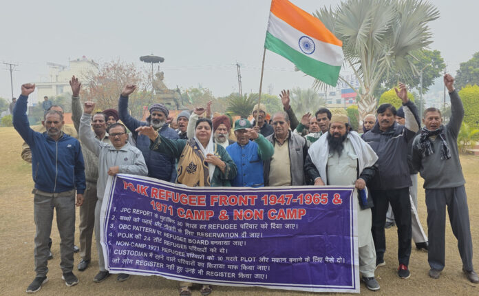 PoJK DPs staging protest at Maharaja Hari Singh Park in Jammu on Monday. —Excelsior/Rakesh