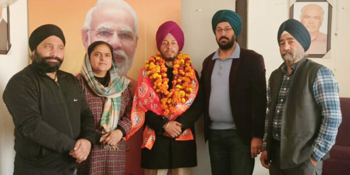 Ranjodh Singh Nalwa, president of BJP Minority Morcha posing along with Tavleen Boparai in Jammu.