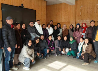 Former MP Jamyang Tsering Namgyal with newly elected team of College Teachers Association, Ladakh.