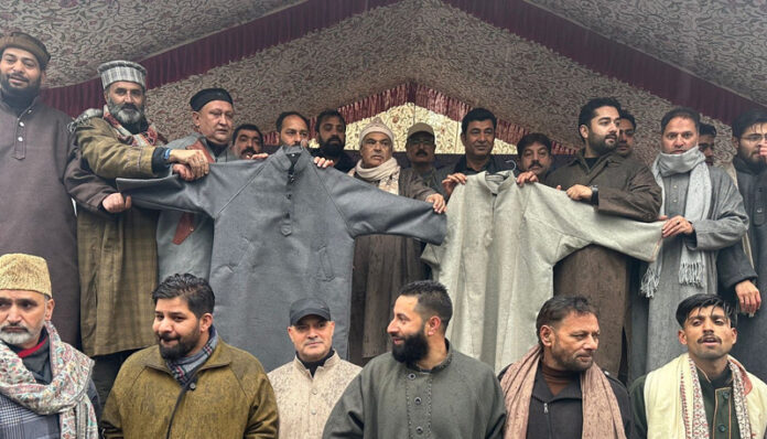 Local artisans displaying Kashmiri Pheran on concluding day of Swadeshi Mela at Srinagar on Sunday.